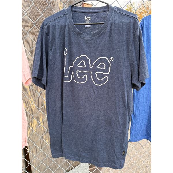 T-shirt size extra