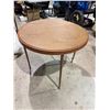 Image 1 : Folding table 3 feet round