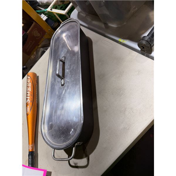 Salmon poaching pot
