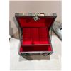 Image 1 : Treasure/jewelry box