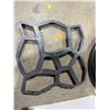 Image 1 : Quikrete Walk Maker Country Stone Pattern Concrete Mold