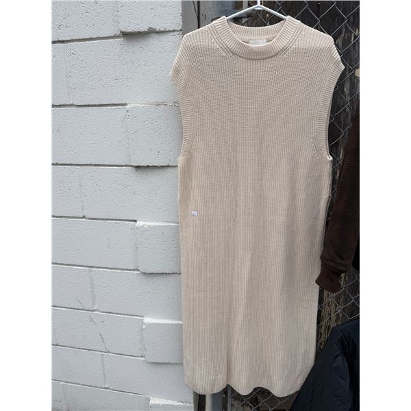 HM extra large dress