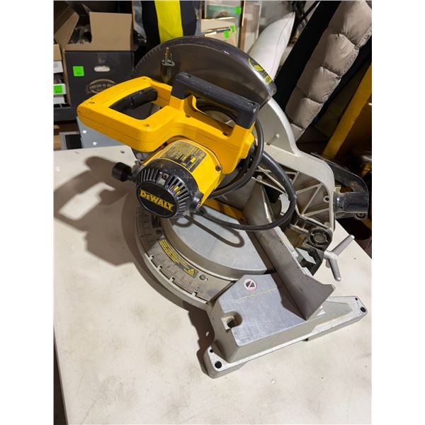 DeWalt 12 inch compound miter saw