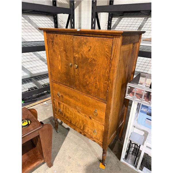 Antique dresser 31" x 18" x 48"
