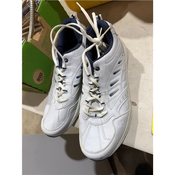 Shoes  size 11