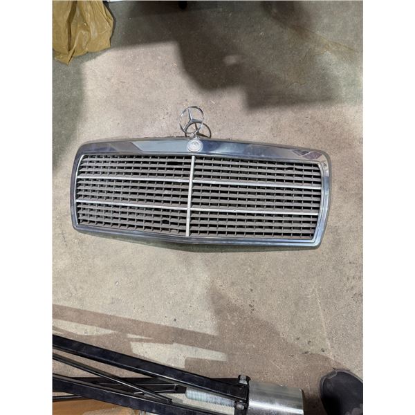 Mercedes 190 Grille w/ Emblem