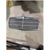 Image 1 : Mercedes 190 Grille w/ Emblem