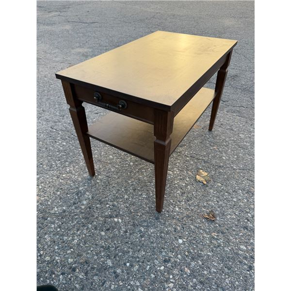 Side table 17 1/2" x 29 1/2" x 21"