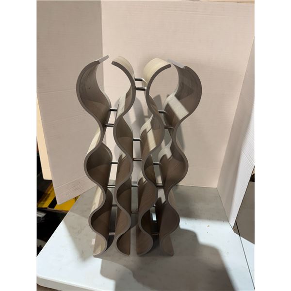 Wine bottle holder