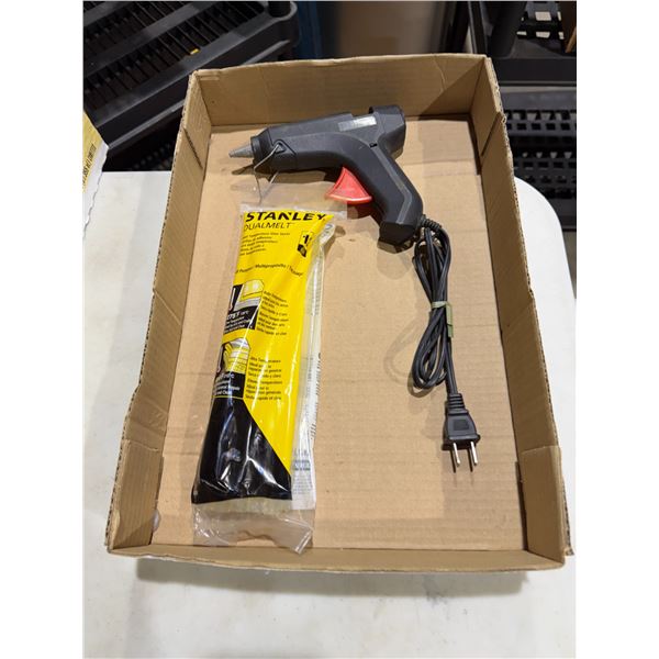 Glue gun and glue sticks