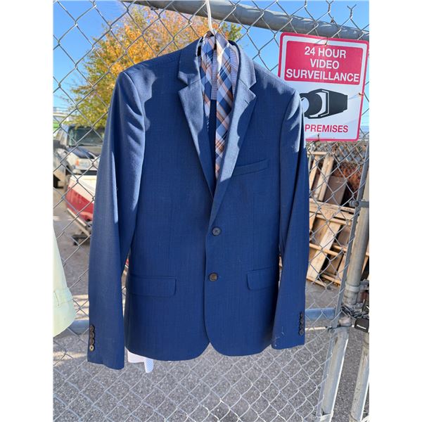 Suit with pants suit coat is size 18 has tie