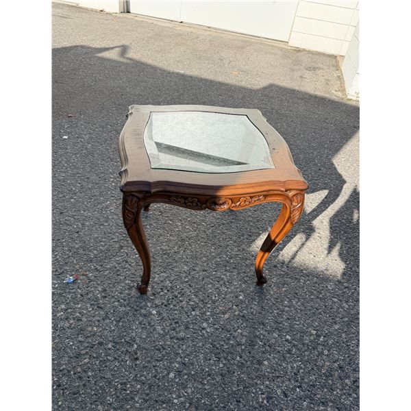 Side table 21" x 21" x 21" tall