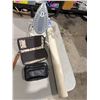 Image 1 : Iron wallet, etc.