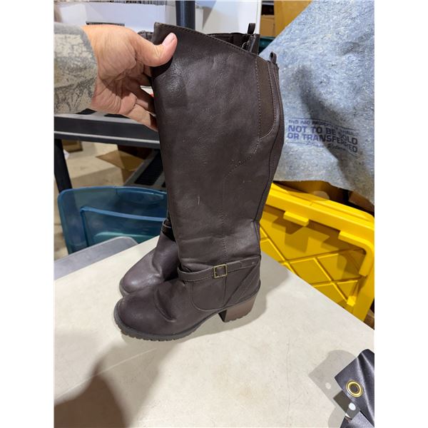Boots size 8