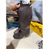 Image 1 : Boots size 8