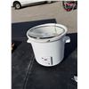 Image 1 : White Westinghouse crockpot