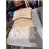 Image 1 : Fuzzy blanket