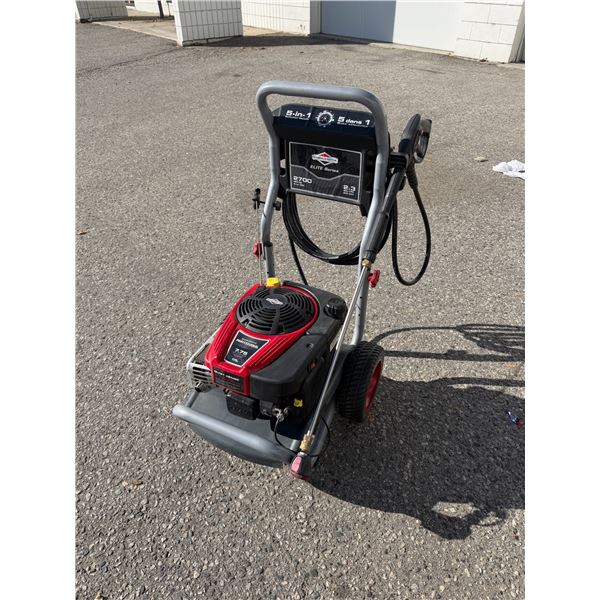 Professional 2700psi Pressure Washer