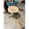 Image 2 : Stool