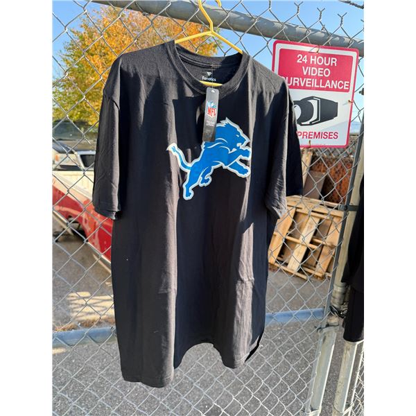 NWT T-shirt, size XL