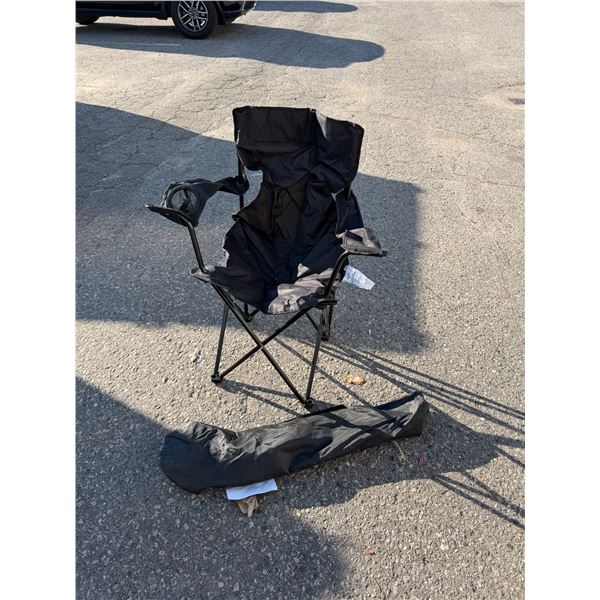 Folding camp chair