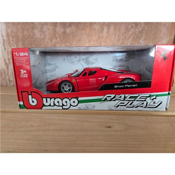 Bburago 1:24 Diecast Ferrari Enzo Model Car in Box