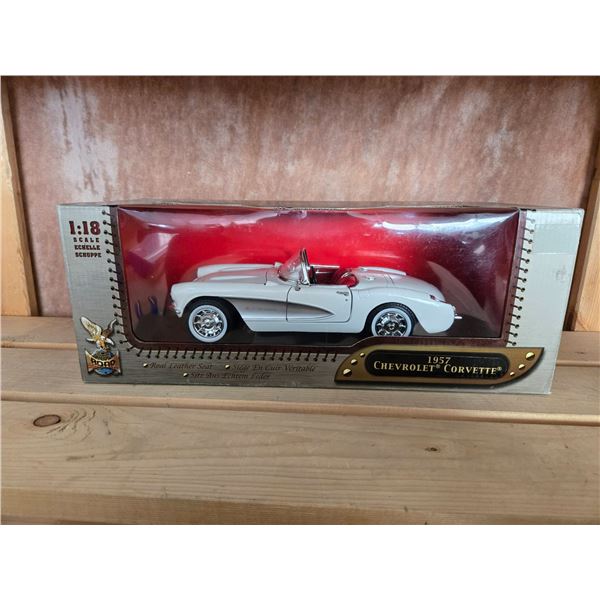 1:18 Scale 1957 Chevrolet Corvette Diecast Model by Road Signature