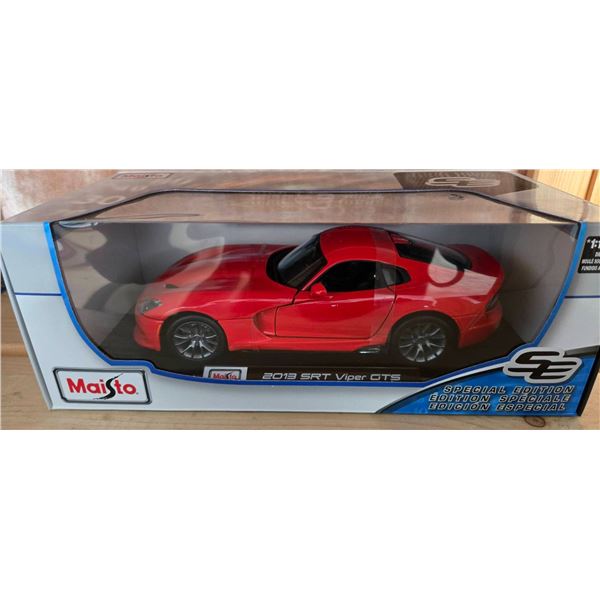 Maisto 2013 SRT Viper GTS Special Edition Diecast Model Car