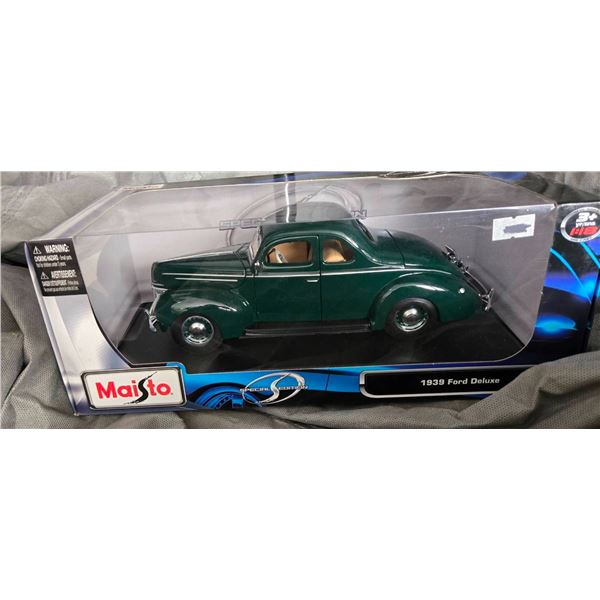 Maisto 1939 Ford Deluxe Diecast Model Car in Box