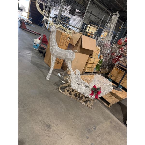 deer and sleigh decor — image 41
