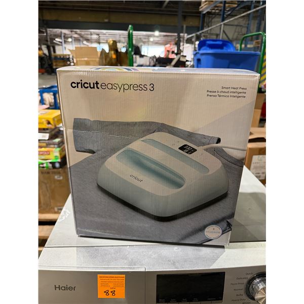 CRICUT  easy press, three smart heat press looks new