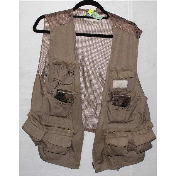 VINTAGE WORLD FAMOUS FISHING VEST SIZE XL WITH