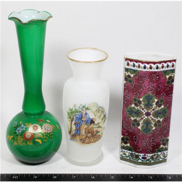 LOT OF THREE CERAMIC VASES NADE IN JAPAN