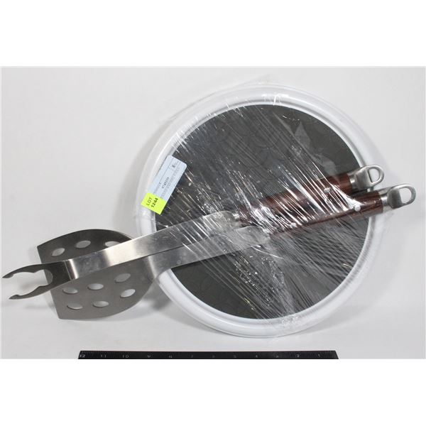 LAZY SUSAN AND BBQ TOOLS