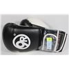 Image 1 : BLACK AND WHITE BOXING GLOVES MALE SIZE