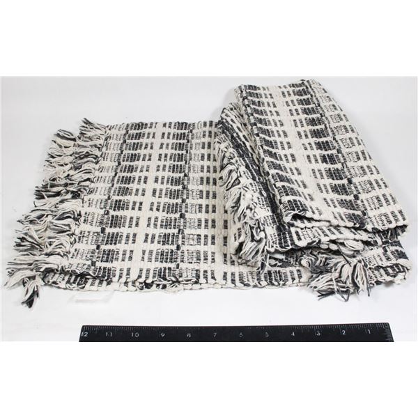 4 PC FABRIC PLACEMATS