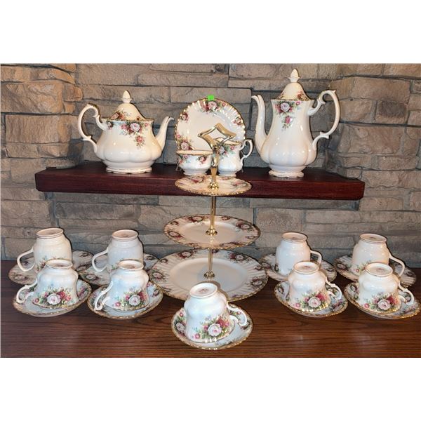 Royal Albert Old Country Roses Porcelain Teapot with Lid