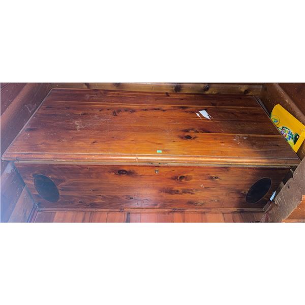 Honderich Furniture Co. Red Seal Cedar Chest, Made in Canada