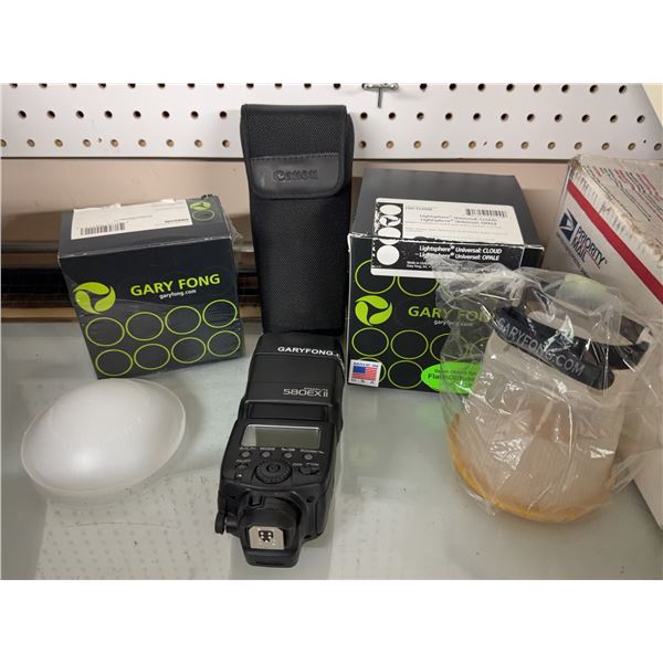 Canon Speedlite 580EX II Flash with Case and Gary Fong Diffuser Accessories