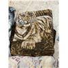 Image 5 : Blankets and Throws, Including Animal Motifs and Striped Patterns