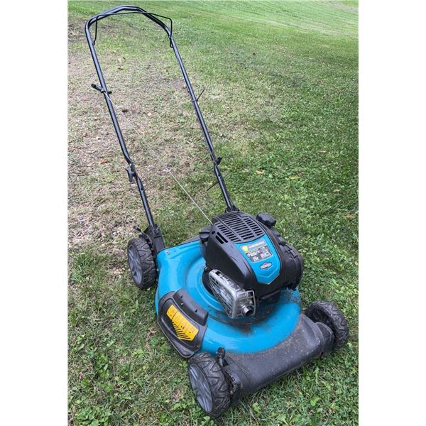 Yardworks Push Lawn Mower with Briggs & Stratton Engine