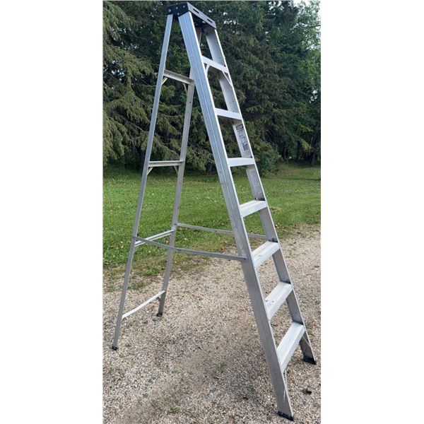 Featherlite 8-Foot Aluminum Step Ladder Model 2408