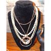 Image 11 : Costume Jewellery Lot Including Necklaces, Rings, Bracelets and Cufflinks