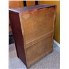 Image 4 : Wooden Four-Drawer Chest with Curved Edges and Black Metal Pulls