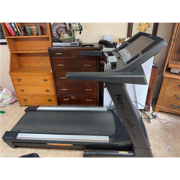 NordicTrack Elite Z1 Treadmill with Intermix Acoustics 3.0