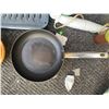 Image 15 : Kitchen Appliances and Cookware Lot