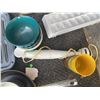 Image 16 : Kitchen Appliances and Cookware Lot