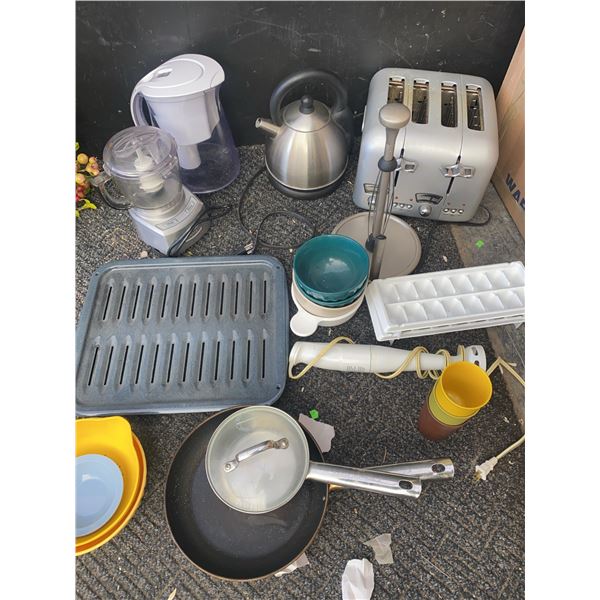 Kitchen Appliances and Cookware Lot