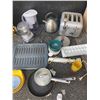 Image 1 : Kitchen Appliances and Cookware Lot