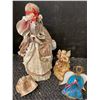 Image 1 : Decorative Lot: Fabric Mouse Doll, Stained Glass Angel, Straw Angel, Figurine